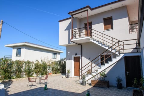 Property building, Internal: Not applicable to any particular room
