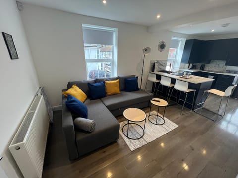 TV and multimedia, Kitchen or kitchenette, Living room, Seating area, Dining area