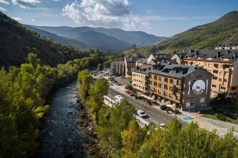 Nearby landmark, Natural landscape, Bird's eye view, Mountain view, River view, Street view, Location