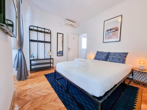Bed, Photo of the whole room, Bedroom, air conditioner