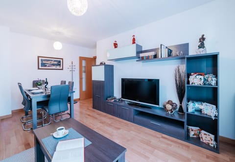 Communal lounge/ TV room, TV and multimedia, Living room, Seating area