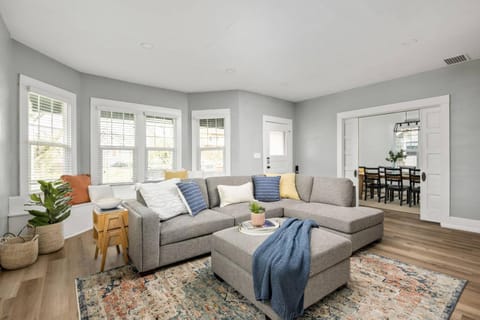 Chehalem Crest House in Newberg