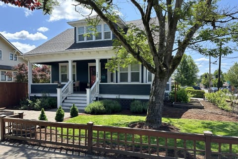 Chehalem Crest House in Newberg