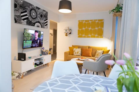 Communal lounge/ TV room, TV and multimedia, Living room, Photo of the whole room, Seating area, Dining area, Evening entertainment, Bedroom