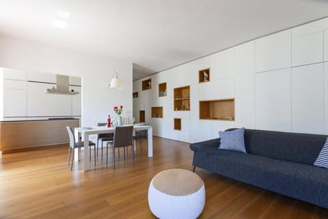 Kitchen or kitchenette, Living room, Seating area, Dining area, pet friendly