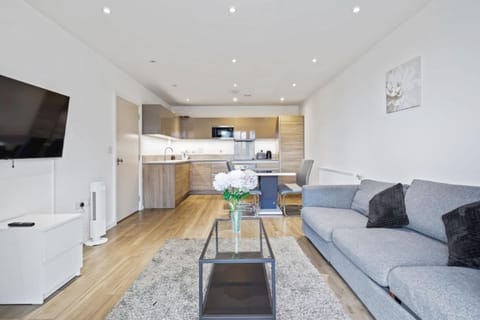 Property building, TV and multimedia, Living room, Seating area, Dining area, dishwasher, oven, stove