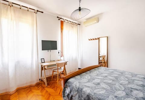 TV and multimedia, Bedroom, air conditioner