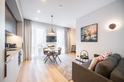 TV and multimedia, Kitchen or kitchenette, Seating area