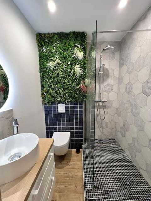 Studio 1 neuf à 100 m des plages et de la gare Apartment in Saint-Raphael