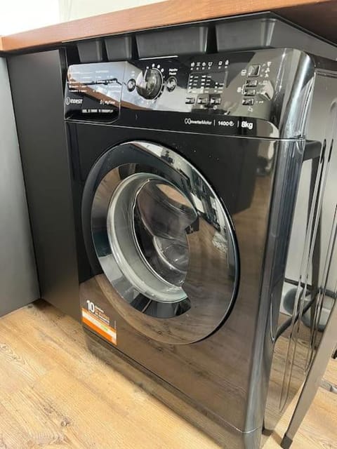 Studio 1 neuf à 100 m des plages et de la gare Apartment in Saint-Raphael