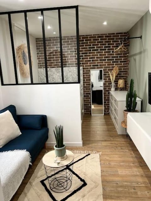 Studio 1 neuf à 100 m des plages et de la gare Apartment in Saint-Raphael