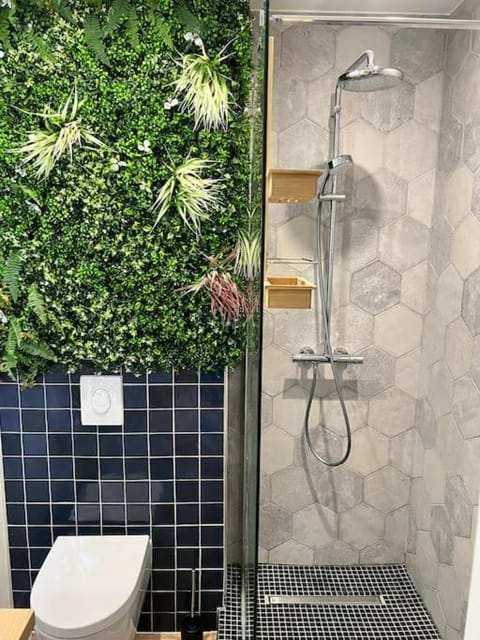 Studio 1 neuf à 100 m des plages et de la gare Apartment in Saint-Raphael