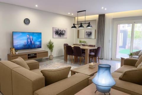 TV and multimedia, Living room, Seating area, Dining area