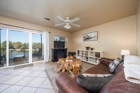 Living room, Lake view