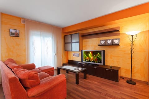 Communal lounge/ TV room, TV and multimedia, Living room