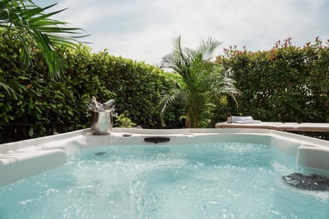 Garden, Hot Tub, Garden view