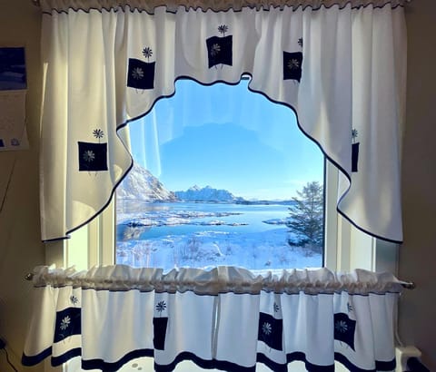 Mountain view, Sea view