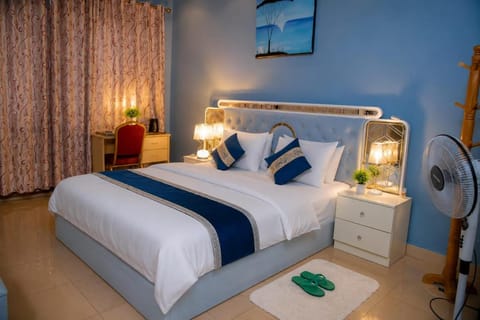 Photo of the whole room, Bedroom