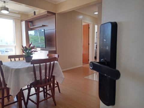 Communal lounge/ TV room, Facade/entrance, TV and multimedia, Dining area, Evening entertainment