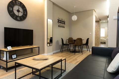 TV and multimedia, Living room, Decorative detail