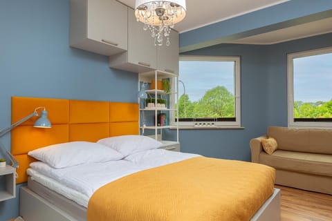 Bed, Photo of the whole room, Seating area, Bedroom
