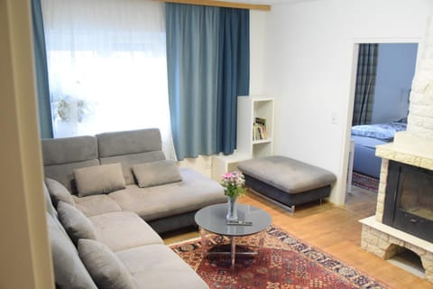 Bed, Living room, Photo of the whole room, Seating area