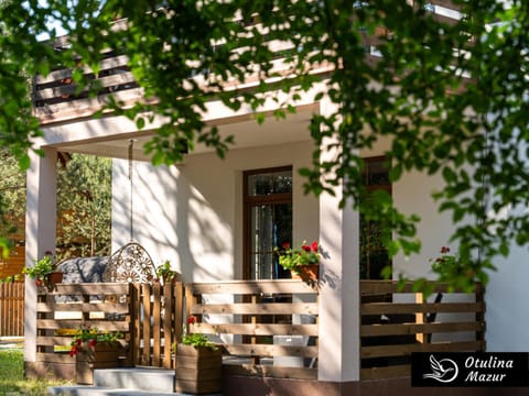 Property building, Patio, Balcony/Terrace