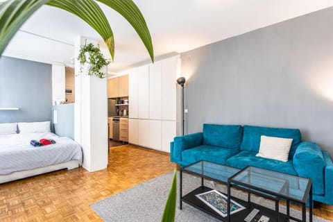 Bed, Living room, Photo of the whole room, Seating area