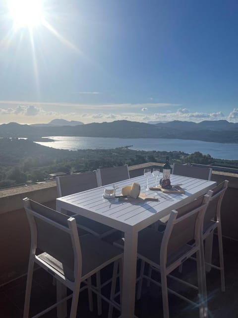 Day, Natural landscape, View (from property/room), Balcony/Terrace, Dining area, Mountain view, Sea view