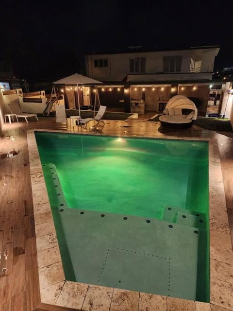 Balcony/Terrace, Swimming pool