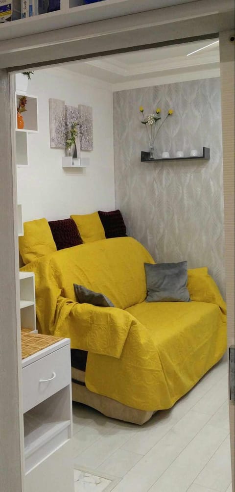Bed, Seating area, Bedroom