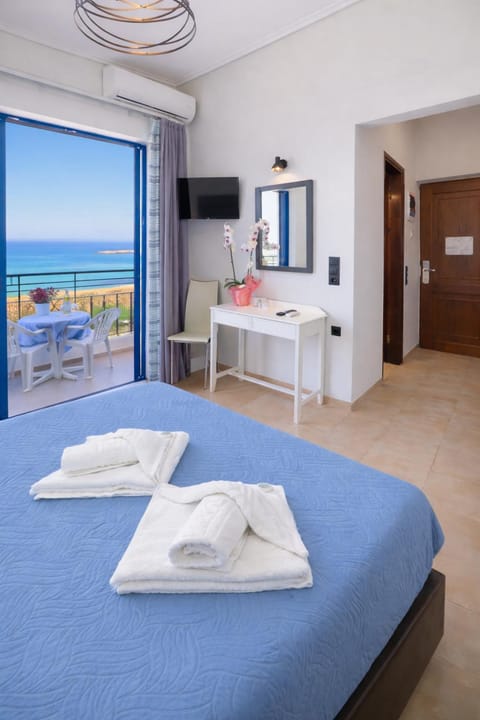 Shower, Bed, Natural landscape, Bathroom, TV and multimedia, Coffee/tea facilities, View (from property/room), Balcony/Terrace, Kitchen or kitchenette, Photo of the whole room, Seating area, Beach, Bedroom, Sea view, furniture, hair dryier, heating, minibar, towels, VIP