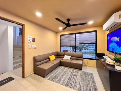 Communal lounge/ TV room, TV and multimedia, Living room