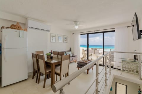 Living room, Dining area, Sea view
