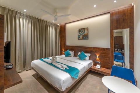 Bed, TV and multimedia, Bedroom
