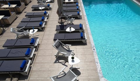 Swimming pool, Swimming pool