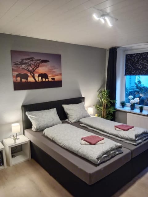 Bed, Photo of the whole room, Bedroom, internet, towels