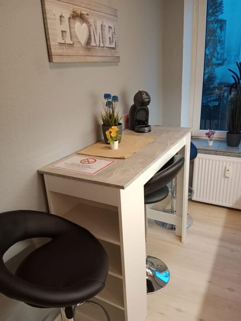 Coffee/tea facilities, Kitchen or kitchenette, Dining area, hair dresser, internet