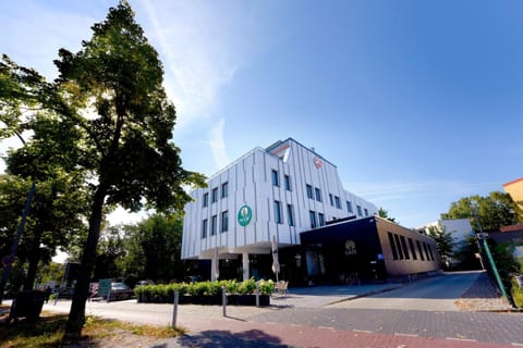 Property building, Day, Street view, Location