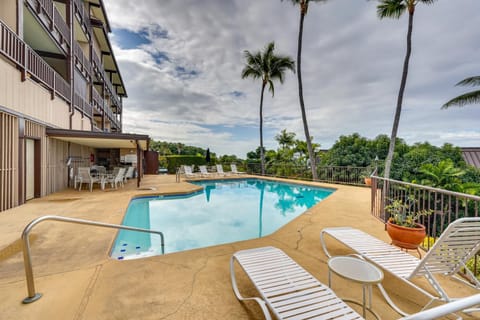 Kailua-Kona Coastal Condo with Lanai and Pool! Apartment in Holualoa