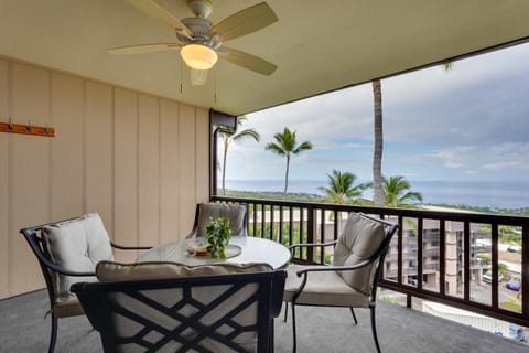 Kailua-Kona Coastal Condo with Lanai and Pool! Apartment in Holualoa