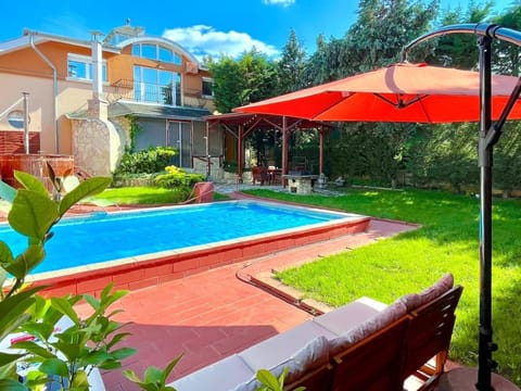 Property building, Patio, Garden, Garden view, Pool view, Swimming pool, sunbed