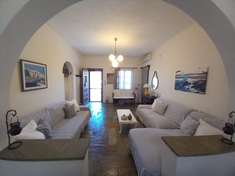 Nikos Asklipios Paros House in Paros