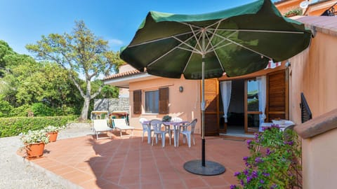 Property building, Patio, Day, Garden, View (from property/room), Balcony/Terrace, Dining area, Garden view