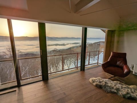 Natural landscape, View (from property/room), Balcony/Terrace, Living room, Mountain view, Sunrise