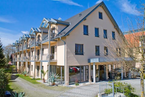 Property building, Day, Street view, Location, Parking