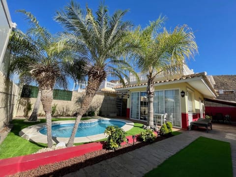 Property building, Garden, Swimming pool