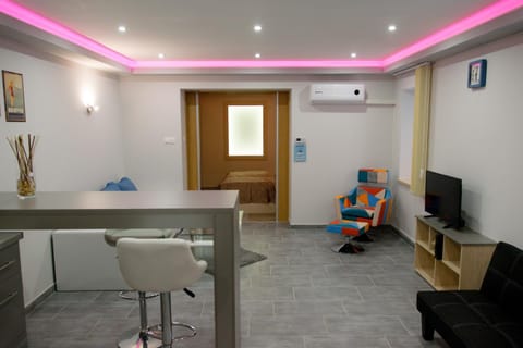 Communal lounge/ TV room, TV and multimedia, Living room