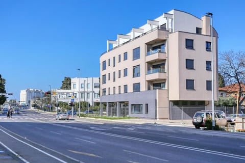 Property building, Neighbourhood