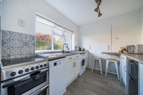 Kitchen or kitchenette, kitchen